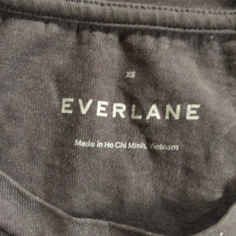 Everlane basic tee - Picture 2 of 3